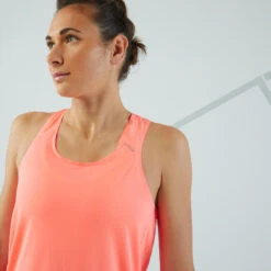 HARDLOOPTOP VOOR DAMES KIPRUN LICHTE EN ADEMENDEND LIGHT 11 HARDLOOPTOP VOOR DAMES KIPRUN LICHTE EN ADEMENDEND LIGHT -Kledij Verkoop hardlooptop voor dames light koraalrood 3