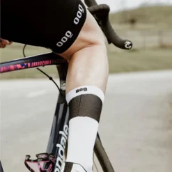 Hoge Witte Zomersokken Voor Fietsen, Unisex, Le Club Pro Mooquer -Kledij Verkoop hoge witte zomersokken voor fietsen unisex le club pro mooquer 2